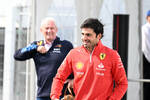 Foto zur News: Helmut Marko und Carlos Sainz (Ferrari)