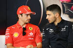 Foto zur News: Charles Leclerc (Ferrari) und Esteban Ocon (Alpine)