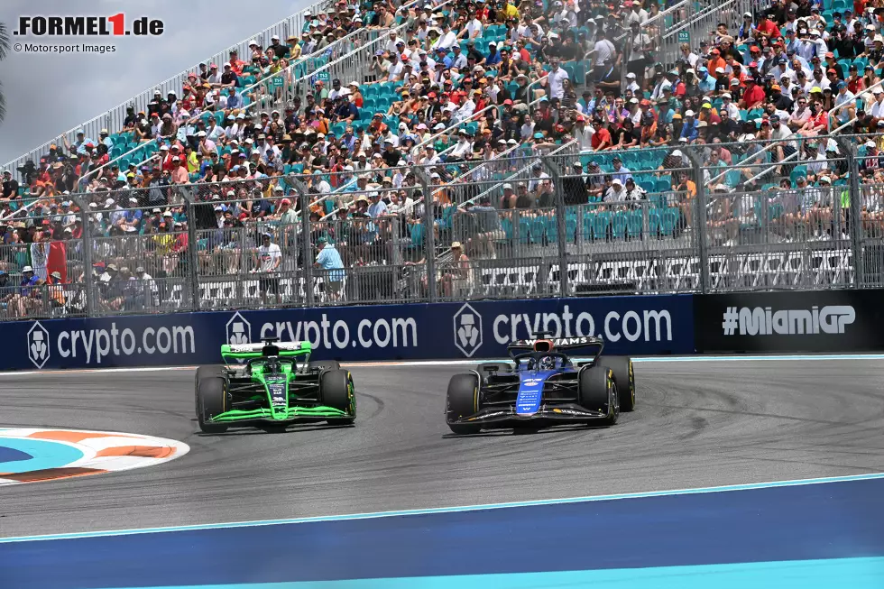 Foto zur News: Alexander Albon (Williams) und Valtteri Bottas (Sauber)
