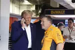 Foto zur News: Donald Trump und Zak Brown