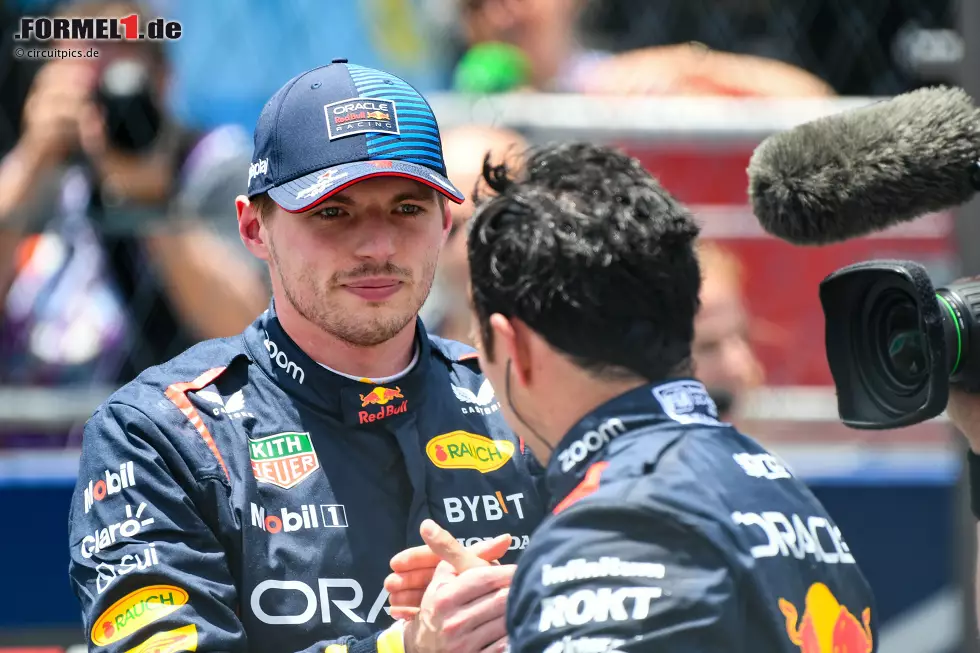 Foto zur News: Max Verstappen (Red Bull) und Sergio Perez (Red Bull)