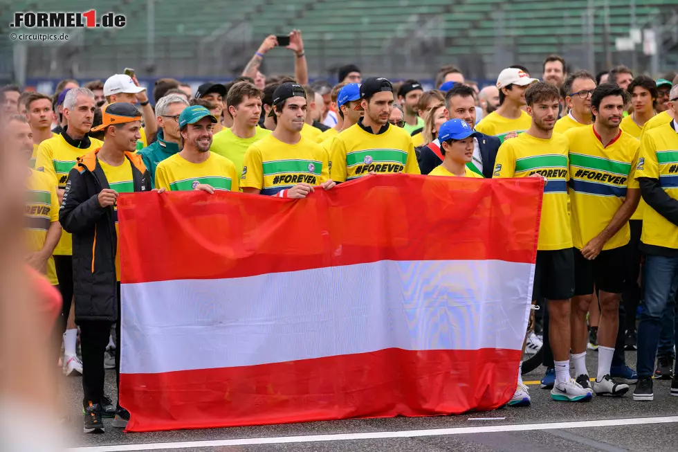 Lando Norris (McLaren), Fernando Alonso (Aston Martin), Lance Stroll (Aston Martin), Esteban Ocon (Alpine), Yuki Tsunoda (Racing Bulls), Pierre Gasly (Alpine) und Carlos Sainz (Ferrari) Foto zur News: Lando Norris (McLaren), Fernando Alonso (Aston Martin), Lance Stroll (Aston Martin), Esteban Ocon (Alpine), Yuki Tsunoda (Racing Bulls), Pierre Gasly (Alpine) und Carlos Sainz (Ferrari)