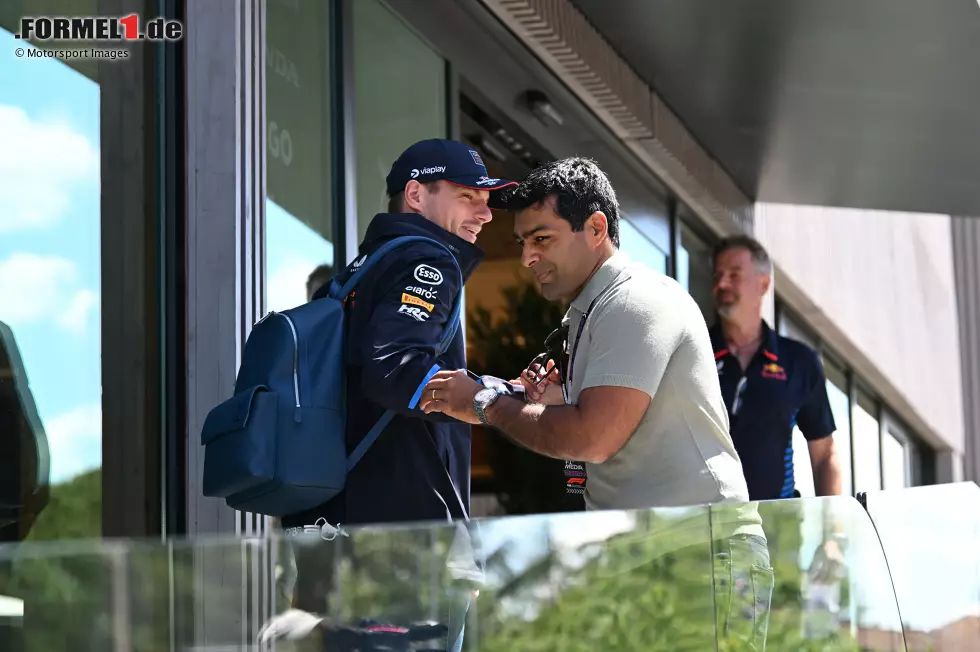 Foto zur News: Max Verstappen (Red Bull) und Karun Chandhok