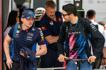 Foto zur News: Max Verstappen (Red Bull) und Esteban Ocon (Alpine)