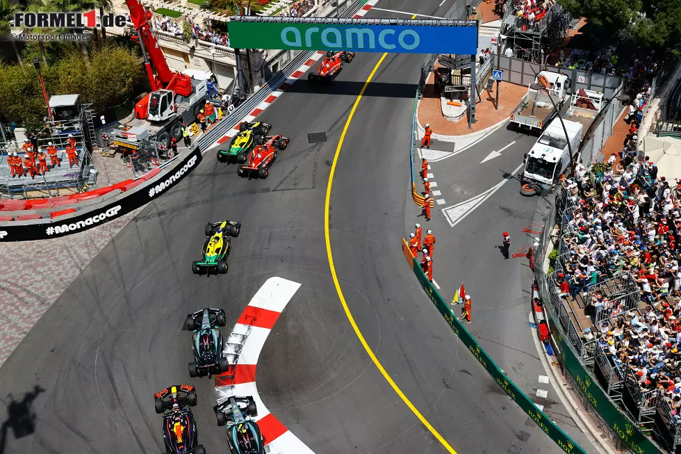Charles Leclerc (Ferrari), Oscar Piastri (McLaren), Carlos Sainz (Ferrari), Lando Norris (McLaren), George Russell (Mercedes), Max Verstappen (Red Bull) und Lewis Hamilton (Mercedes) Foto zur News: Charles Leclerc (Ferrari), Oscar Piastri (McLaren), Carlos Sainz (Ferrari), Lando Norris (McLaren), George Russell (Mercedes), Max Verstappen (Red Bull) und Lewis Hamilton (Mercedes)