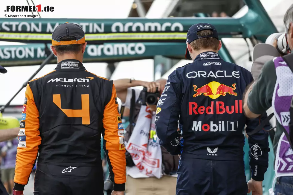 Foto zur News: Max Verstappen (Red Bull) und Lando Norris (McLaren)