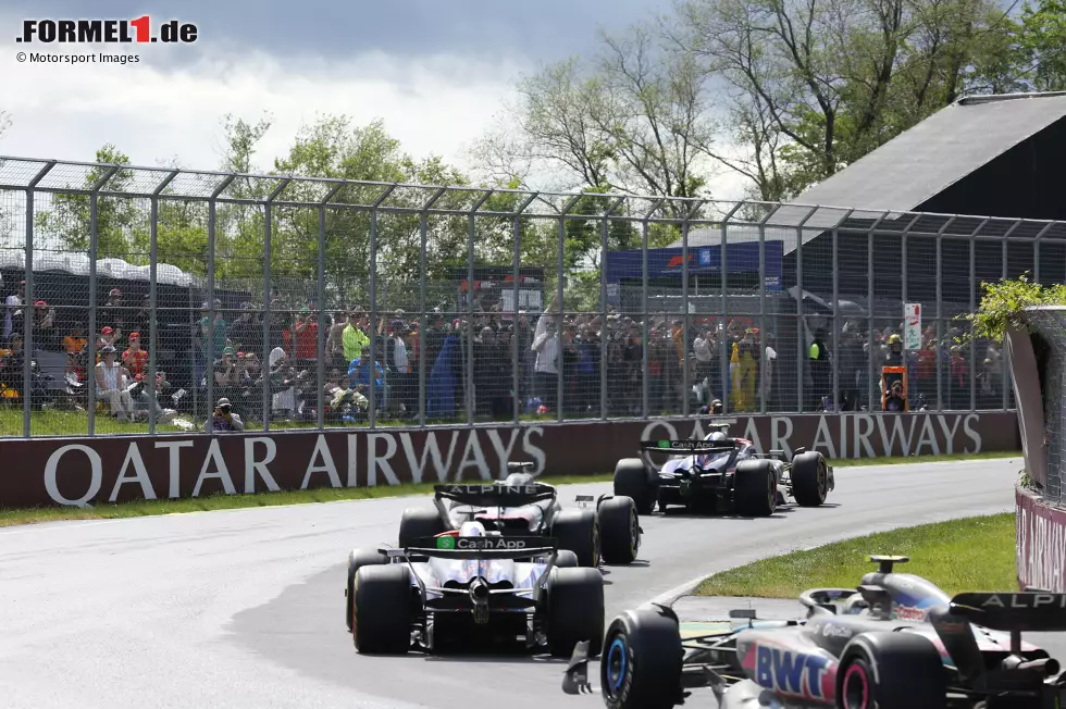 Foto zur News: Yuki Tsunoda (Racing Bulls), Esteban Ocon (Alpine) und Daniel Ricciardo (Racing Bulls)
