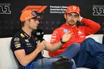 Foto zur News: Max Verstappen (Red Bull) und Charles Leclerc (Ferrari)