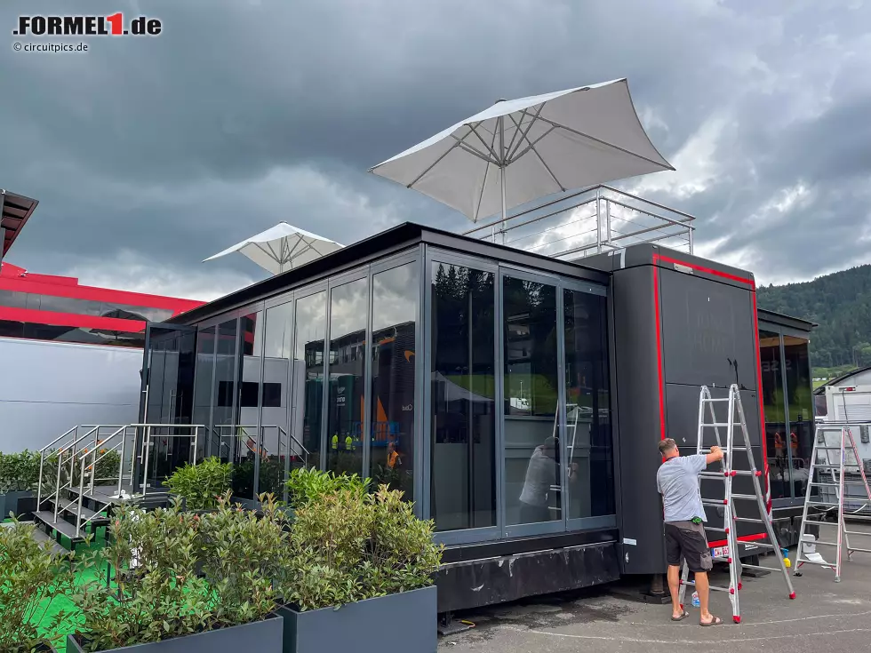 Foto zur News: McLarens Ersatz-Hospitality