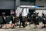 Foto zur News: Mechaniker bei Alpine