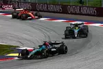 Foto zur News: George Russell (Mercedes), Lewis Hamilton (Mercedes) und Carlos Sainz (Ferrari)
