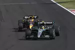 Foto zur News: Lewis Hamilton (Mercedes) und Max Verstappen (Red Bull)
