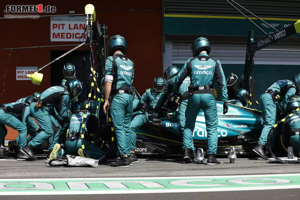 Foto zur News: Fernando Alonso (Aston Martin)