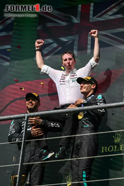 Foto zur News: Lewis Hamilton (Mercedes) und George Russell (Mercedes)