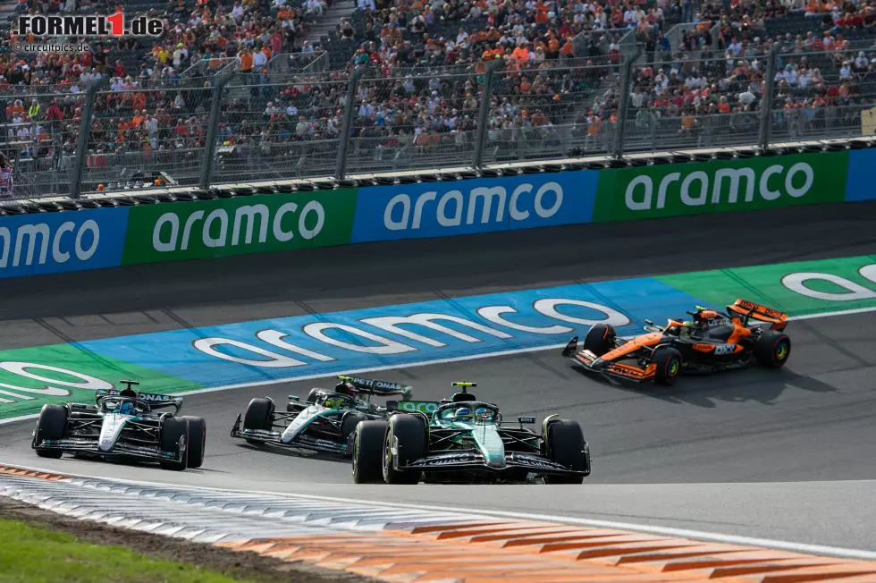 Fernando Alonso (Aston Martin), George Russell (Mercedes), Lewis Hamilton (Mercedes) und Lando Norris (McLaren) Foto zur News: Fernando Alonso (Aston Martin), George Russell (Mercedes), Lewis Hamilton (Mercedes) und Lando Norris (McLaren)