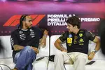 Foto zur News: Lewis Hamilton (Mercedes) und Charles Leclerc (Ferrari)