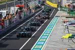 Foto zur News: Fernando Alonso (Aston Martin), Lewis Hamilton (Mercedes), George Russell (Mercedes), Max Verstappen (Red Bull) und Oscar Piastri (McLaren)