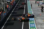 Foto zur News: Oscar Piastri (McLaren) und Lando Norris (McLaren)