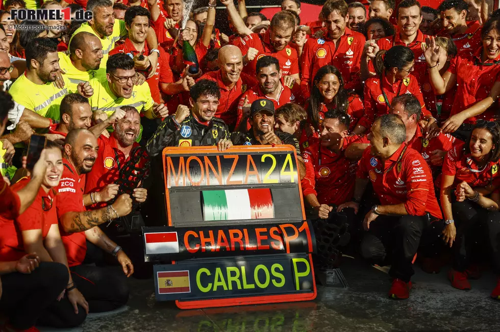 Foto zur News: Charles Leclerc (Ferrari) und Carlos Sainz (Ferrari)