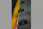 Foto zur News: Lance Stroll (Aston Martin) und Valtteri Bottas (Sauber)