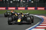 Foto zur News: Sergio Perez (Red Bull) und Max Verstappen (Red Bull)