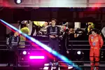 Foto zur News: George Russell (Mercedes), Lewis Hamilton (Mercedes) und Carlos Sainz (Ferrari)