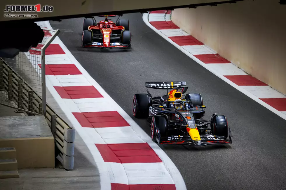 Foto zur News: Max Verstappen (Red Bull) und Carlos Sainz (Ferrari)
