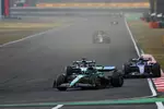 Foto zur News: Lance Stroll (Aston Martin), George Russell (Mercedes) und Carlos Sainz (Williams)