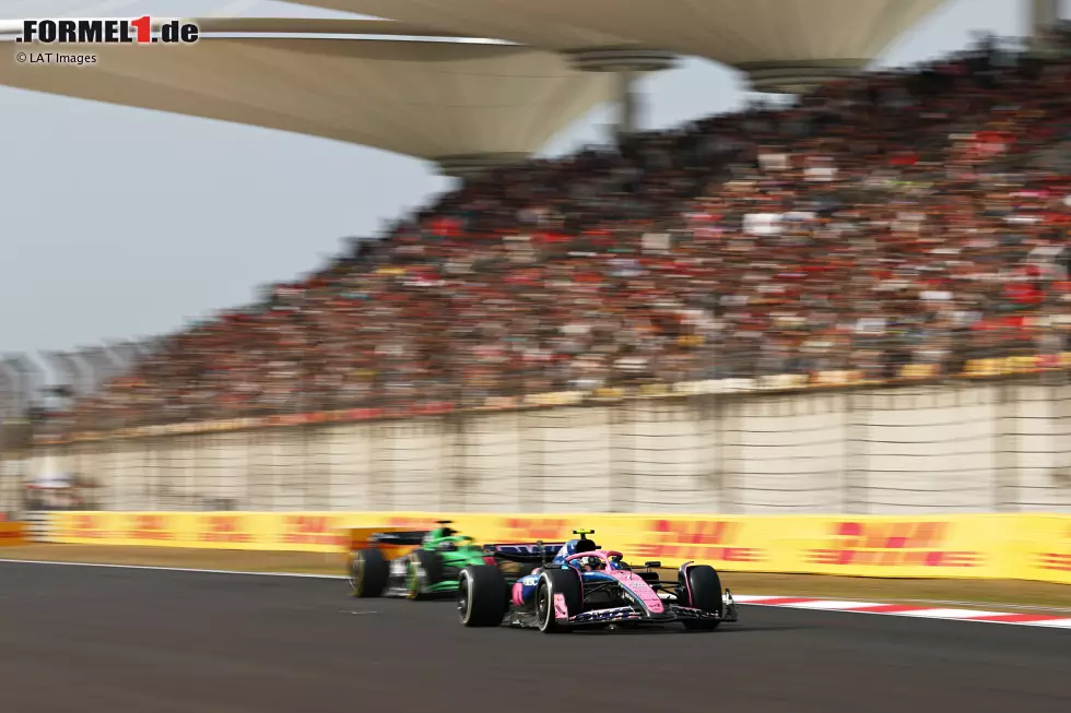 Foto zur News: Jack Doohan (Alpine) und Nico Hülkenberg (Sauber)