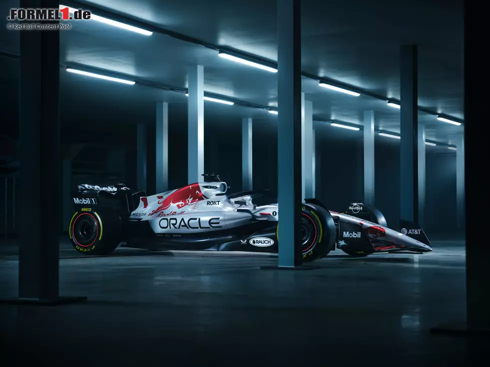 Foto zur News: Red-Bull-Sonderdesign für den Japan-Grand-Prix