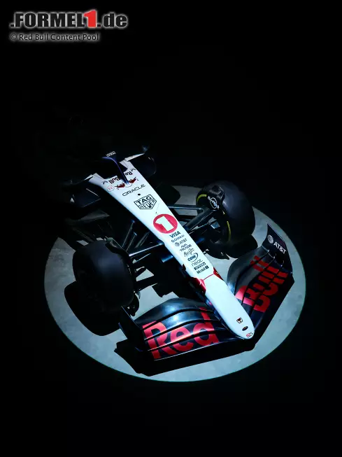 Foto zur News: Red-Bull-Sonderdesign für den Japan-Grand-Prix