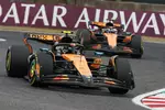 Foto zur News: Lando Norris (McLaren) und Oscar Piastri (McLaren)