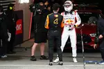 Foto zur News: Lando Norris (McLaren) und Max Verstappen (Red Bull)
