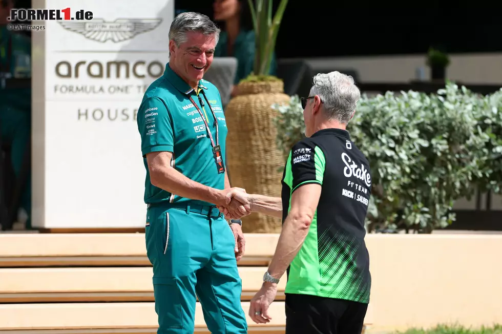 Foto zur News: Andy Stevenson (Aston Martin) mit Jonathan Wheatley (Sauber)