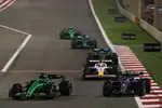 Foto zur News: Nico Hülkenberg (Sauber), Carlos Sainz (Williams) und Isack Hadjar (Racing Bulls)