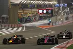 Foto zur News: Yuki Tsunoda (Red Bull), Jack Doohan (Alpine) und Oliver Bearman (Haas)