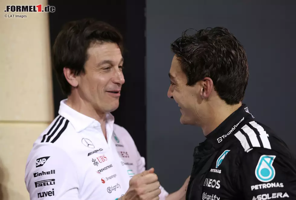Foto zur News: Toto Wolff und George Russell (Mercedes)