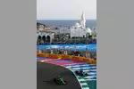 Foto zur News: Alexander Albon (Williams) und Gabriel Bortoleto (Sauber)