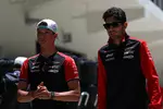 Foto zur News: Oliver Bearman (Haas) und Esteban Ocon (Haas)