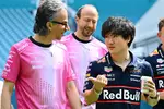 Foto zur News: Laurent Mekies (Racing Bulls) mit Yuki Tsunoda (Red Bull)