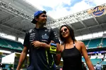 Foto zur News: Alexander Albon (Williams) mit Lily Muni He