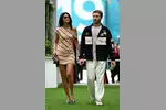Foto zur News: Pierre Gasly (Alpine) mit Kika Cerquiera Gomes