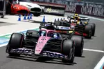 Foto zur News: Pierre Gasly (Alpine) und Yuki Tsunoda (Red Bull)