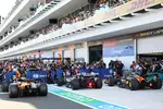 Foto zur News: Andrea Kimi Antonelli (Mercedes), Oscar Piastri (McLaren) und Lando Norris (McLaren)
