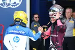Foto zur News: Andrea Kimi Antonelli (Mercedes) und Lewis Hamilton (Ferrari)
