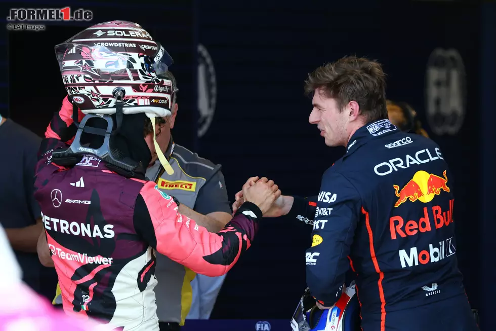Foto zur News: Andrea Kimi Antonelli (Mercedes) und Max Verstappen (Red Bull)
