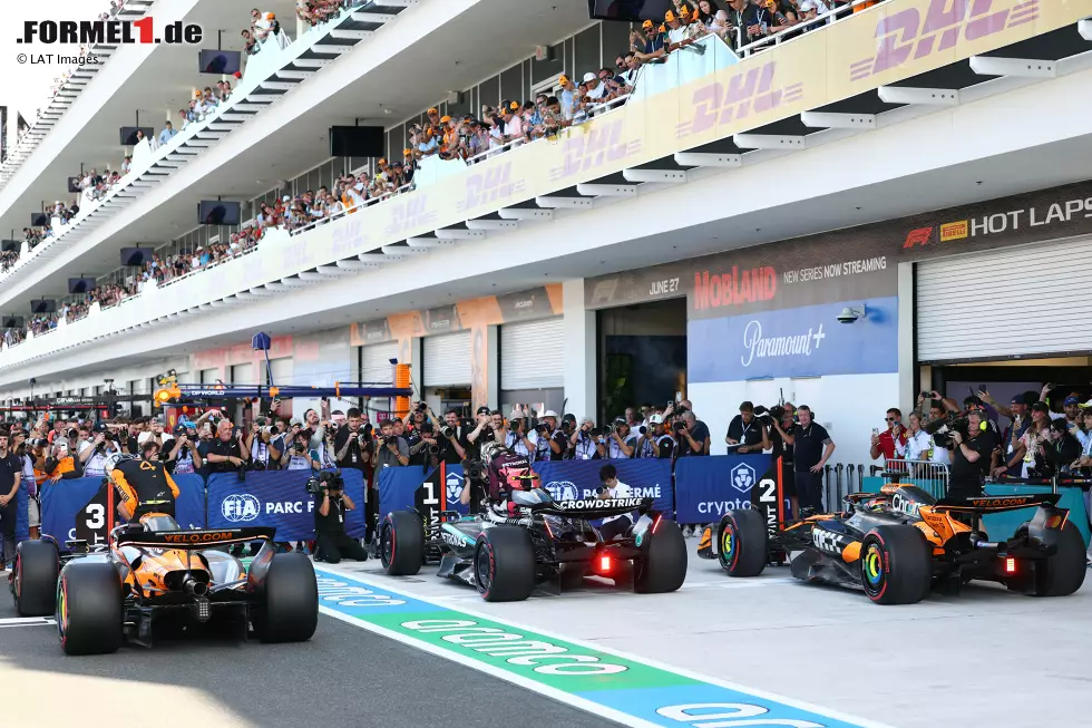 Foto zur News: Andrea Kimi Antonelli (Mercedes), Oscar Piastri (McLaren) und Lando Norris (McLaren)