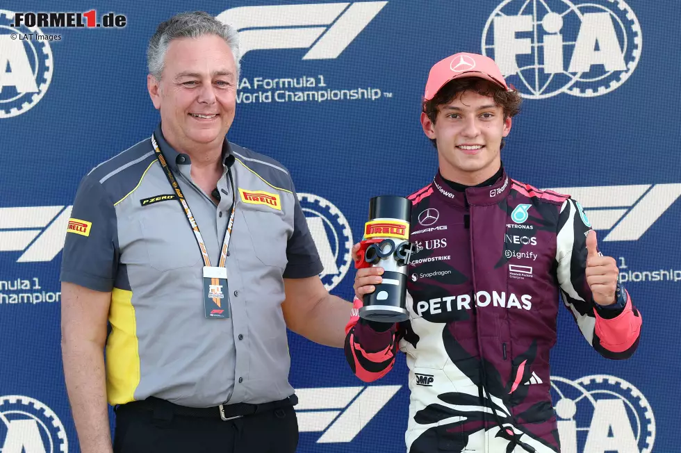 Foto zur News: Mario Isola mit Andrea Kimi Antonelli (Mercedes)