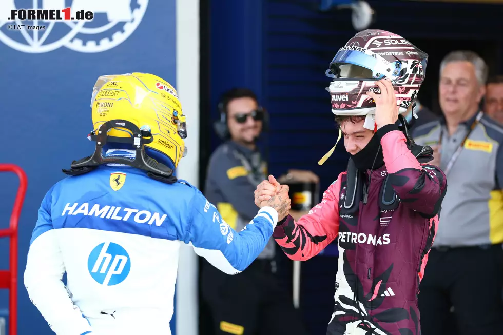 Foto zur News: Andrea Kimi Antonelli (Mercedes) und Lewis Hamilton (Ferrari)