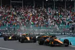 Foto zur News: Andrea Kimi Antonelli, Oscar Piastri (McLaren), Lando Norris (McLaren) und Max Verstappen (Red Bull)